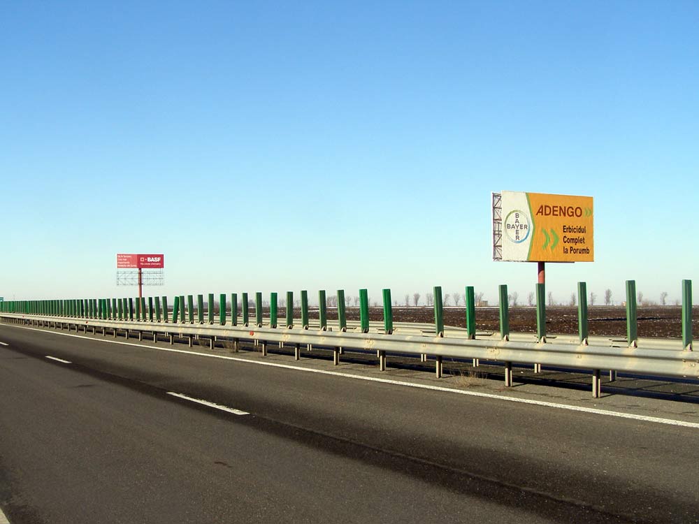 Publicitate outdoor media - Campanie Bayer - unipol 16x9m pe Autostrada Soarelui
